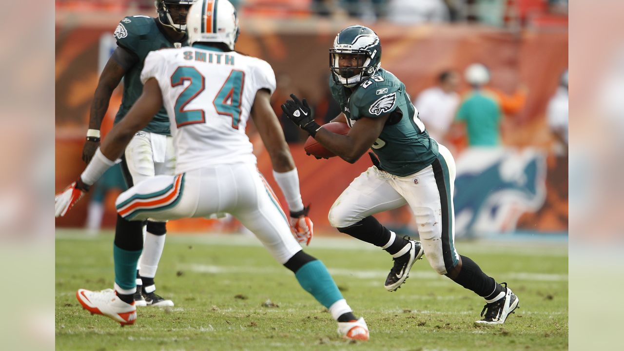 Tampa Bay Buccaneers' Daniel Te'o-Nesheim (50) grabs the jersey of  Philadelphia Eagles running back LeSEan McCoy (25) during their NFL  football game Sunday, Oct. 13, 2013 in Tampa, Fla. (AP Photo/Steve Nesius