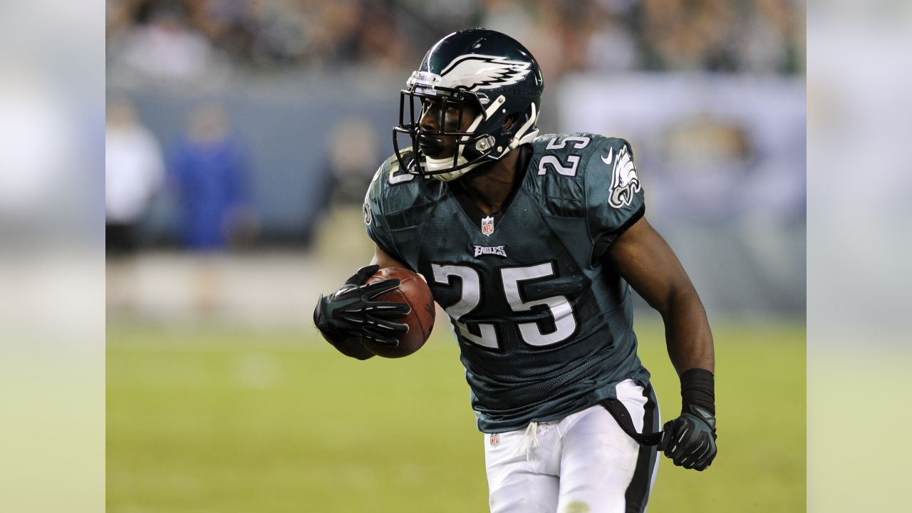 Tampa Bay Buccaneers add veteran running back LeSean McCoy