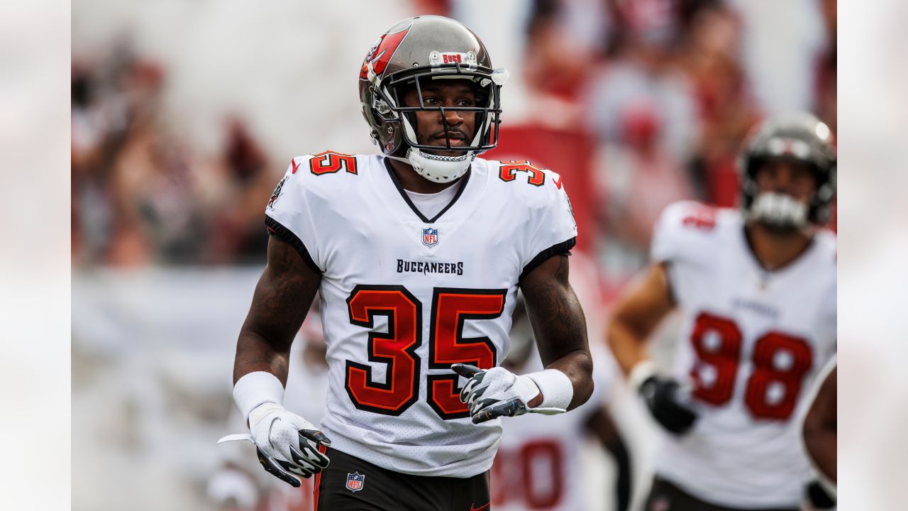 Tampa Bay Buccaneers' Zyon McCollum (27) and Jamel Dean (35