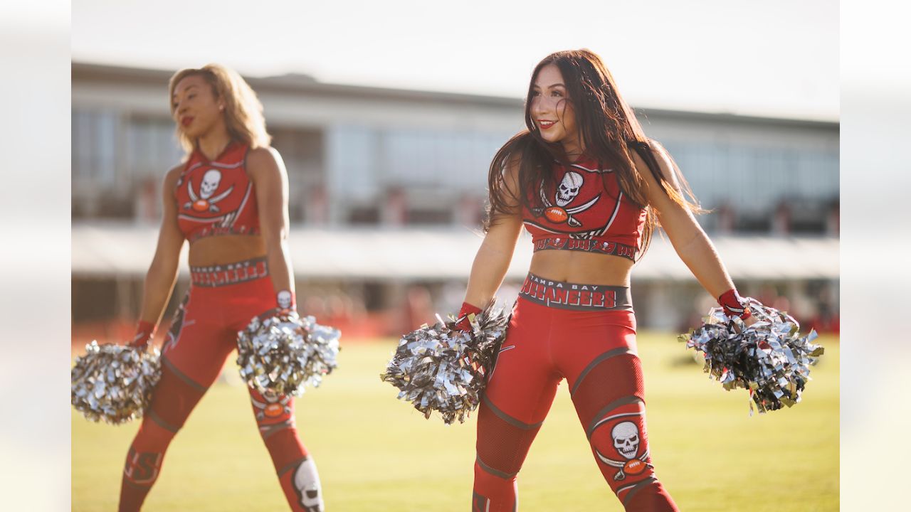 Tampa Bay Buccaneers cheerleaders get $825,000 in wage lawsuit settlement -  The Washington Post