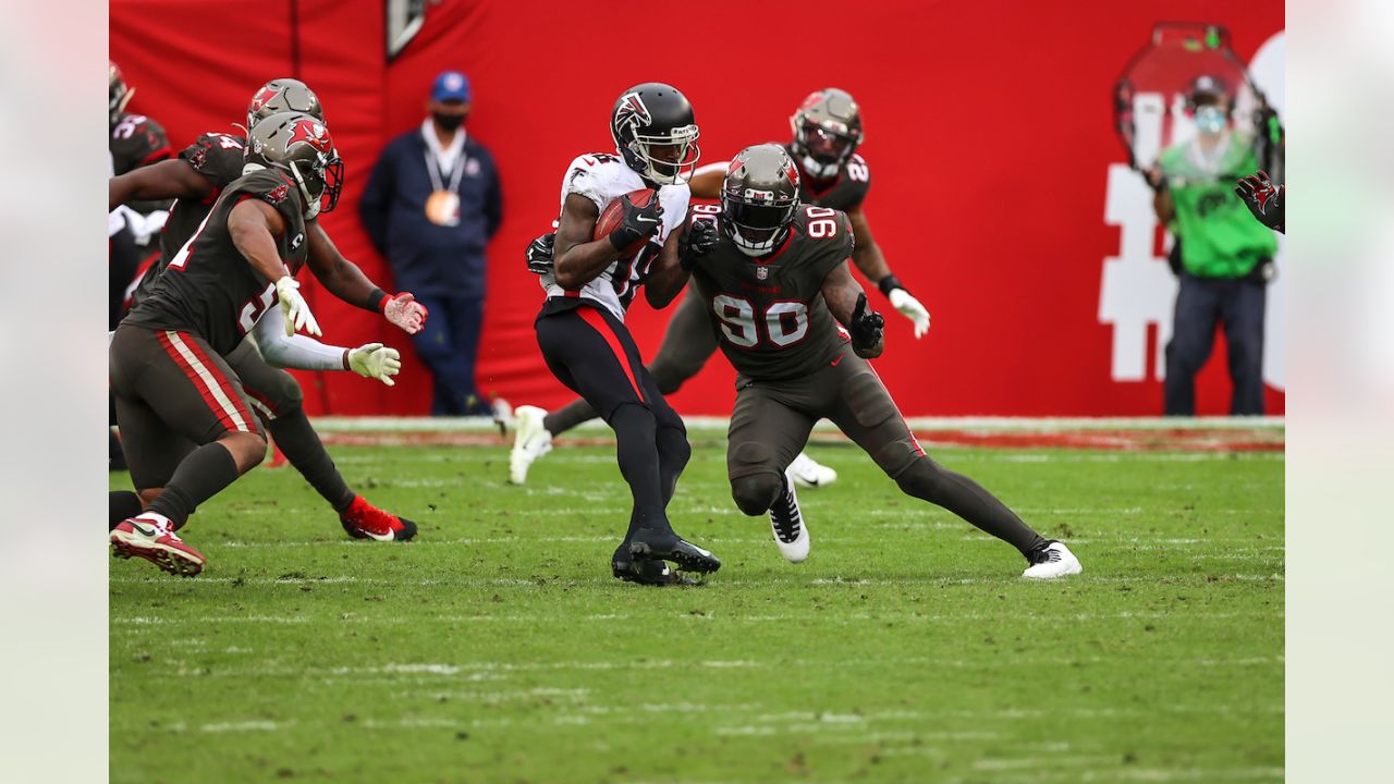 In battle of the birds, Bucs' 'ball hawk' thwarts Falcons