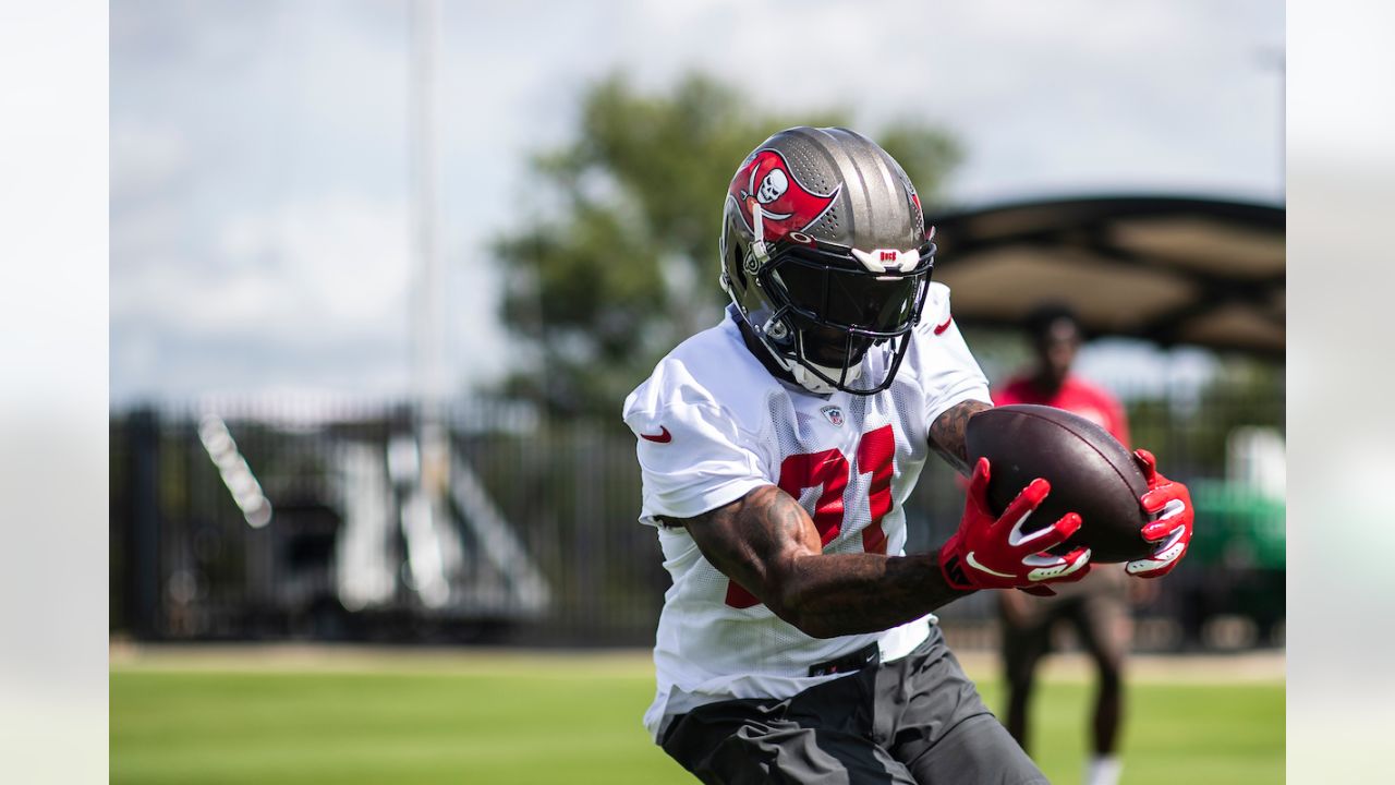 TAMPA, FL - MAY 31: Tampa Bay Buccaneers tight end Ko Kieft (41) goes thru  a drill during the Tampa Bay Buccaneers OTA Offseason Workouts on May 31,  2022 at the AdventHealth