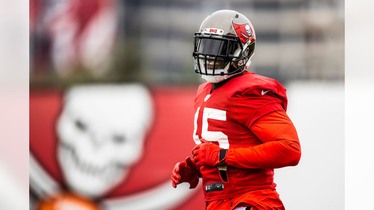 FOX Sports reporter Erin Andrews interviews Tampa Bay Buccaneers linebacker  Devin White (45) after an NFL