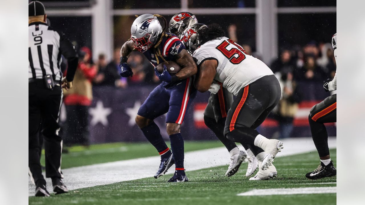 Tom Brady rallies Tampa Bay Buccaneers to 19-17 victory over his former  team, the New England Patriots 