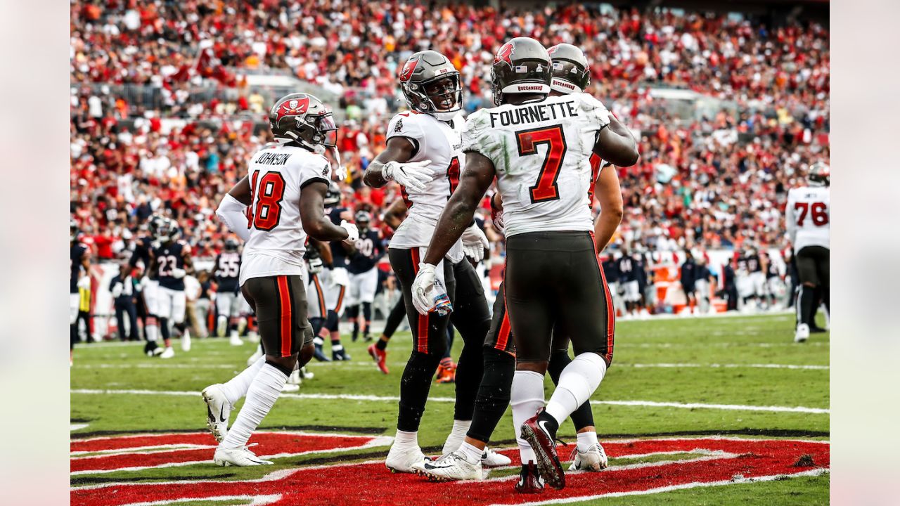 Chicago, Illinois, USA. 08th Oct, 2020. - Buccaneers Quarterback #12 Tom  Brady warms up during the NFL Game between the Tampa Bay Buccaneers and  Chicago Bears at Soldier Field in Chicago, IL.