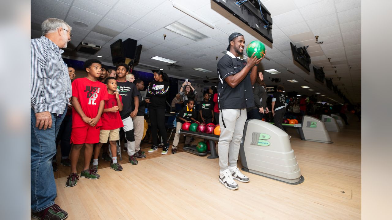 Bucs Big Brother Lavonte David Hosts Fourth Annual Bowling for Kids' Sake  Benefiting Big Brothers Big Sisters of Tampa Bay