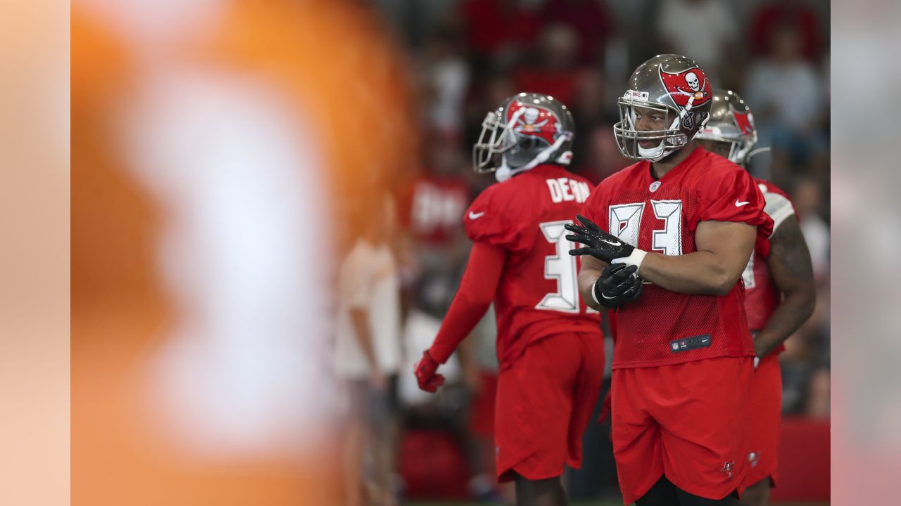 Bucs Ryan Jensen shares super sweet Super Bowl moment with son