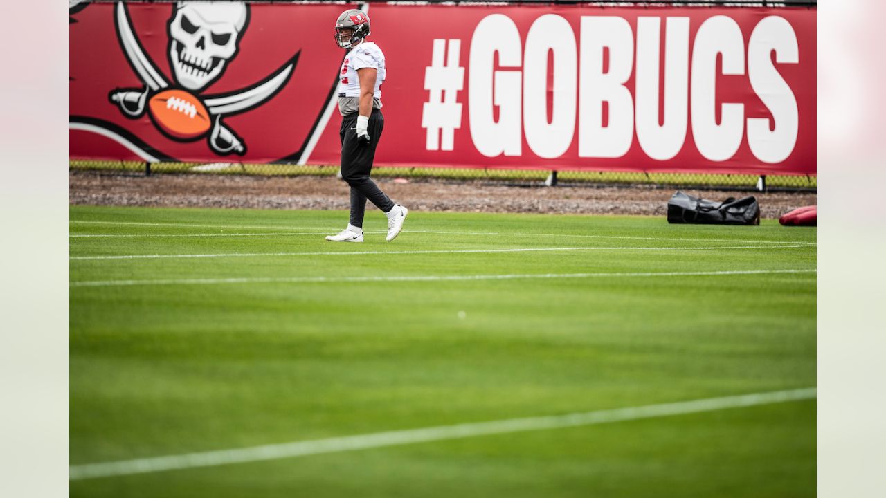 Bucs lose Ryan Jensen for season: Injury lead to Rams trade offer of C? -  Turf Show Times