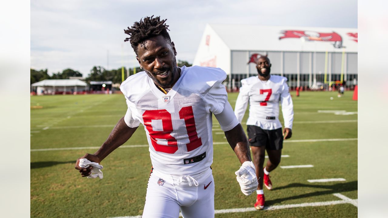 News Bucs WR Jaelon Darden making his late father proud