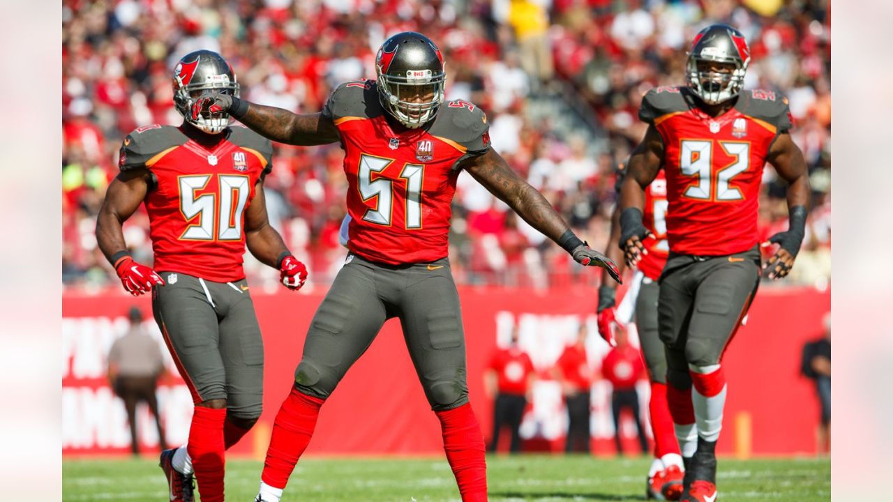 Bucs choose Bruce Carter to replace Kwon Alexander (w/video)