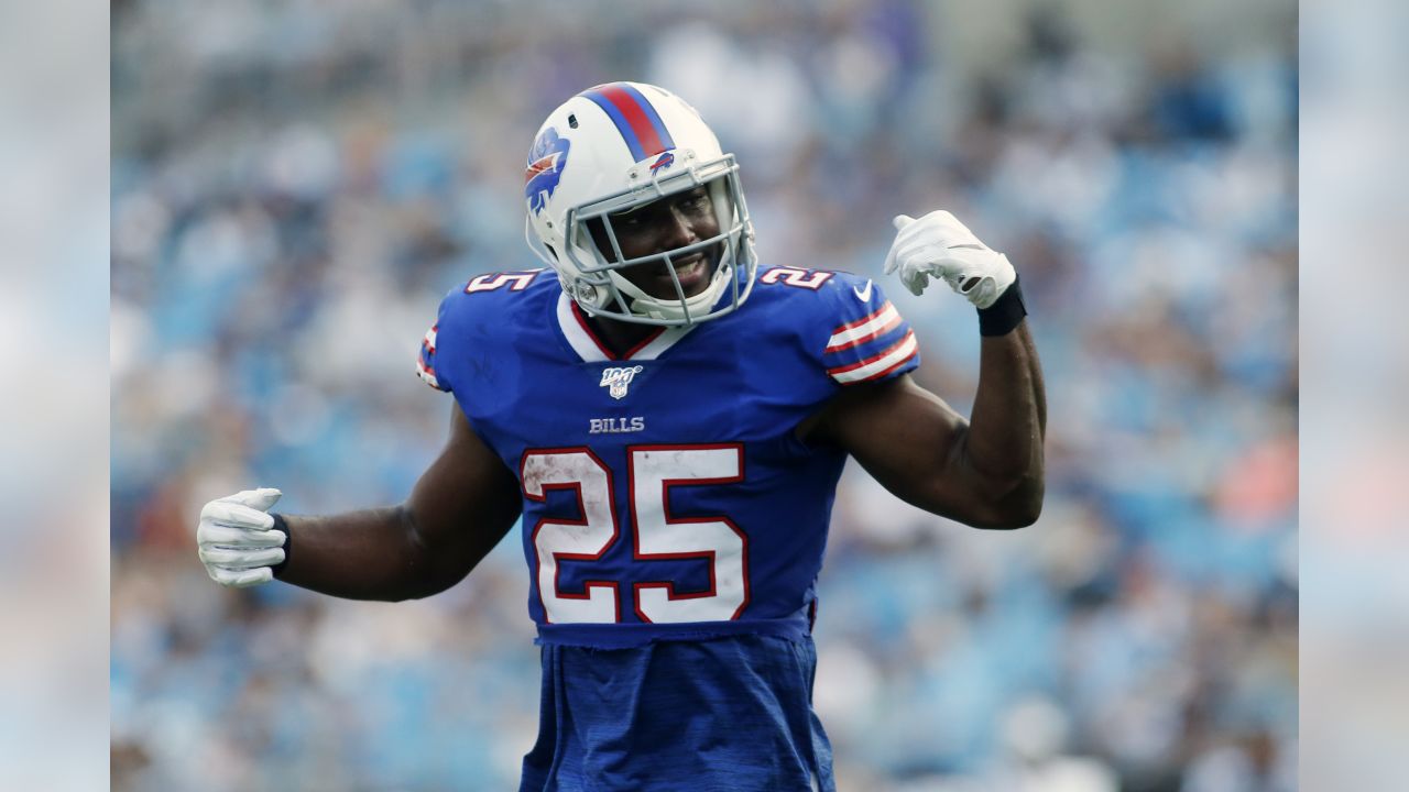 Buffalo Bills middle linebacker London Fletcher (59) celebrates a