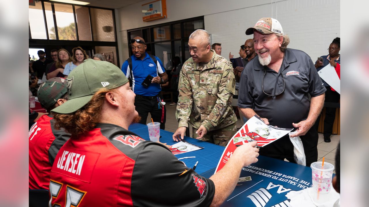 DVIDS - Images - NFL Tampa Bay Buccaneers Salute Service Members [Image 3  of 8]