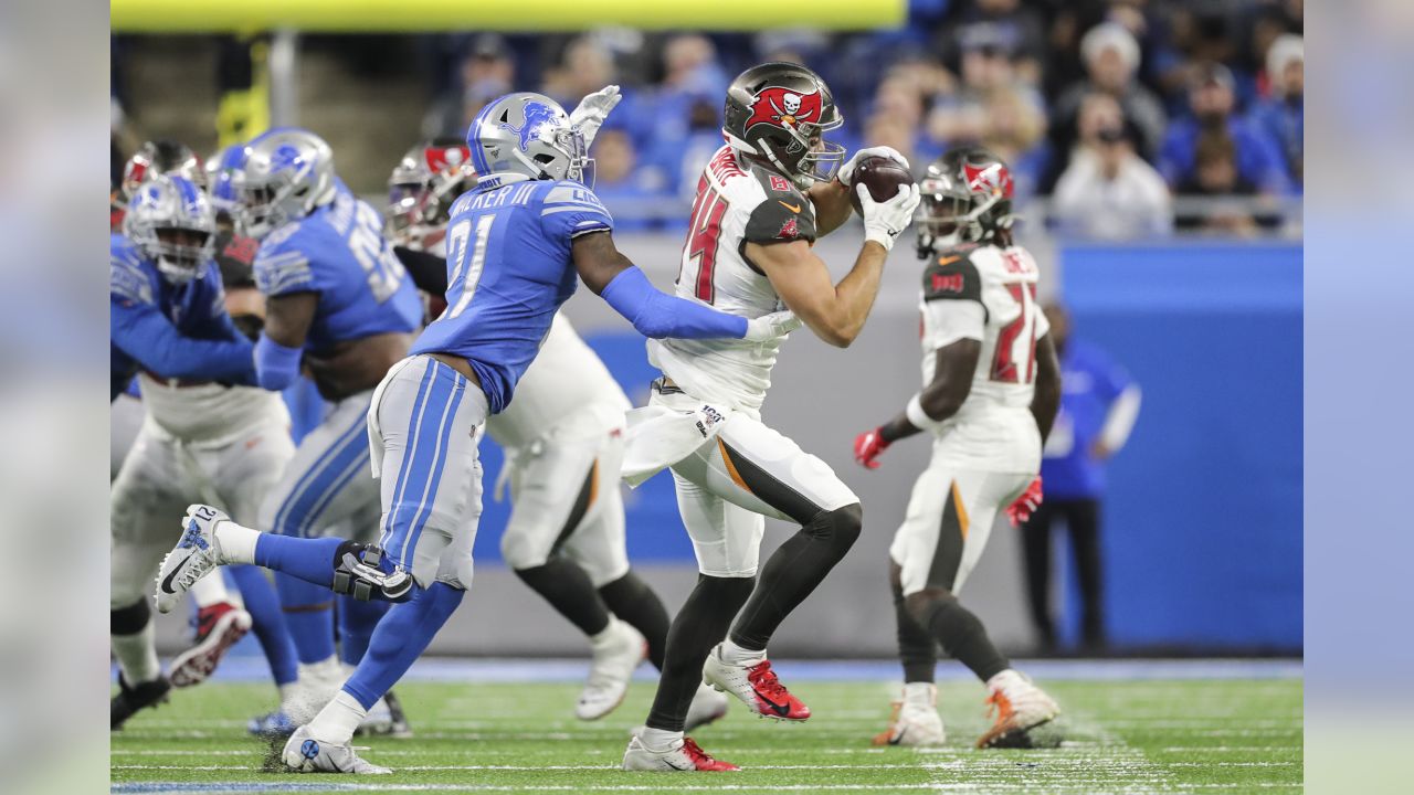 Point Spread For Lions Game Against Buccaneers Changes After 5 Coaches Sit  Home Due To COVID-19 Exposure - BroBible