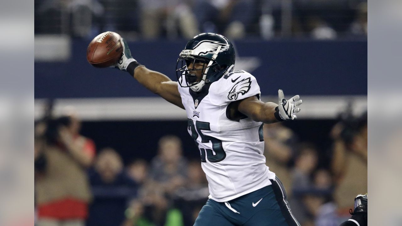 Philadelphia Eagles quarterback Donovan McNabb (5) rolls out in first half  action in the NFL - NFC Playoffs football game between the Philadelphia  Eagles and Dallas Cowboys at Cowboys Stadium in Arlington