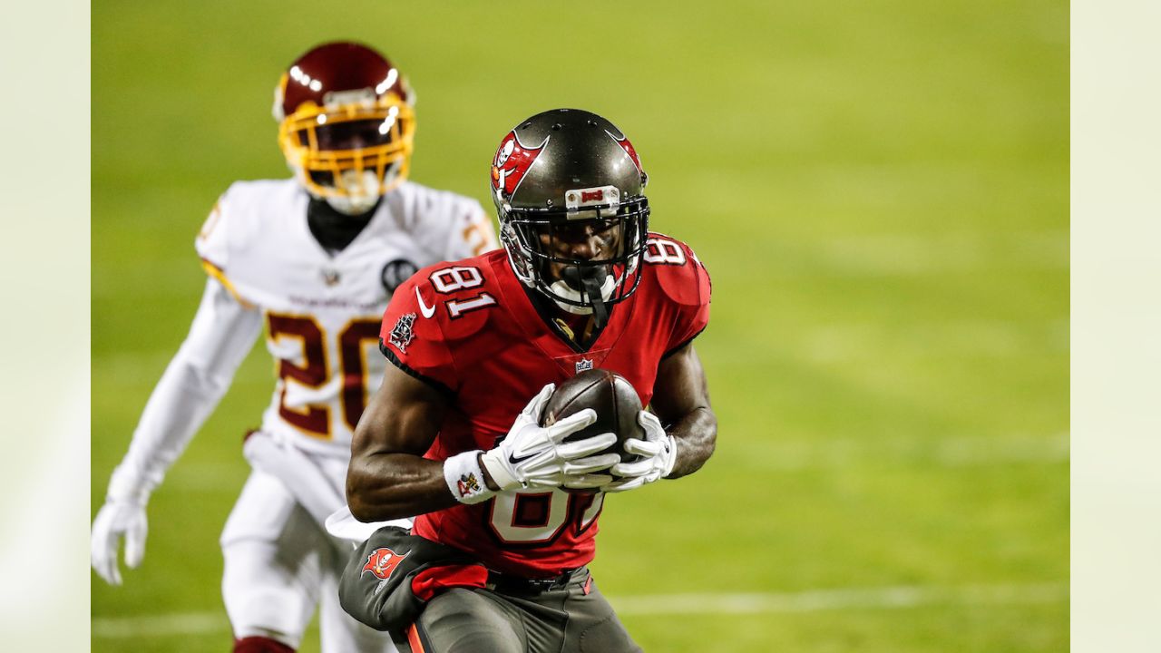 Antonio Brown repays the Buccaneers' faith, scores first TD of wild-card  game vs. Washington