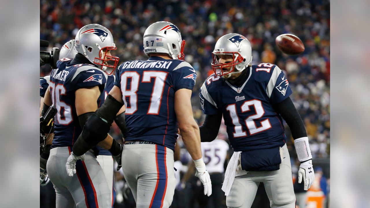 East Rutherford, New Jersey, USA. 25th Nov, 2018. New England Patriots  tight end Rob Gronkowski (87) taking a water break during a NFL game  between the New England Patriots and the New