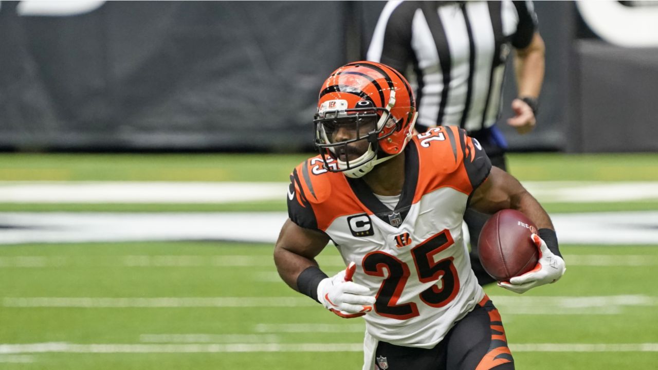 Giovani Bernard Signing Provides Offensive Versatility