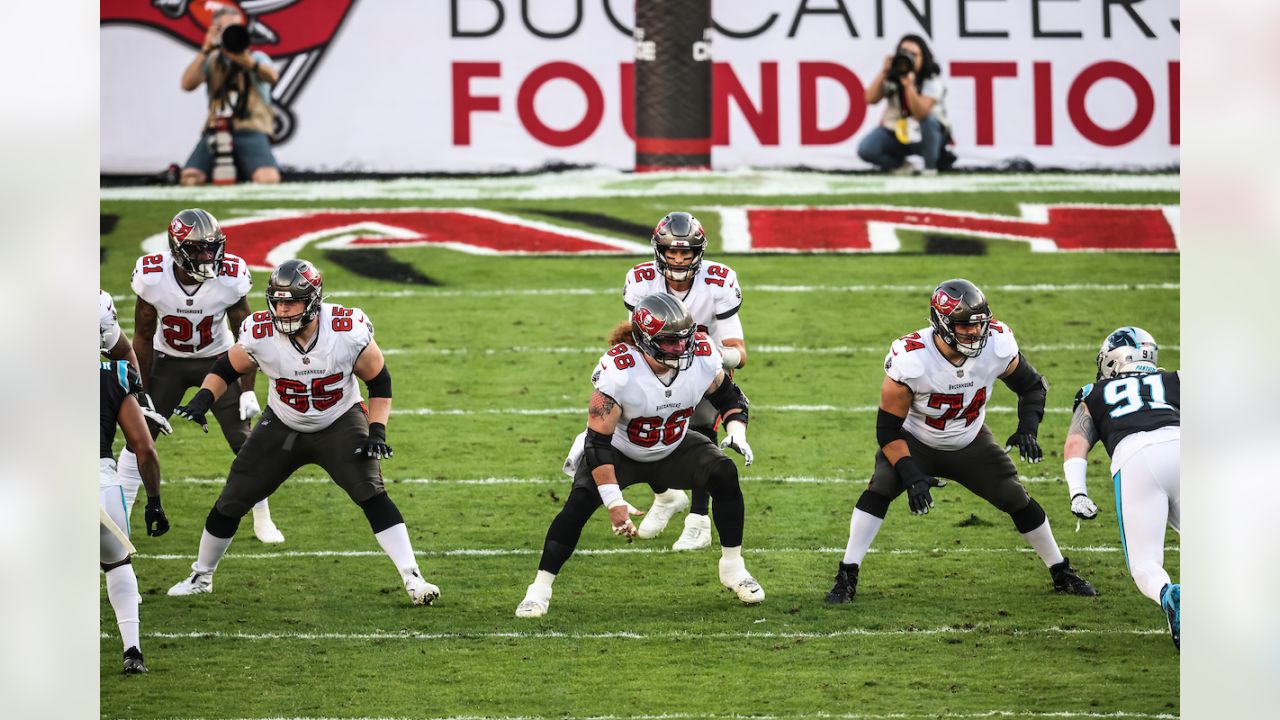 49ers' Brock Purdy breaks out in win over Bucs, hits historic milestone in  beating Tom Brady