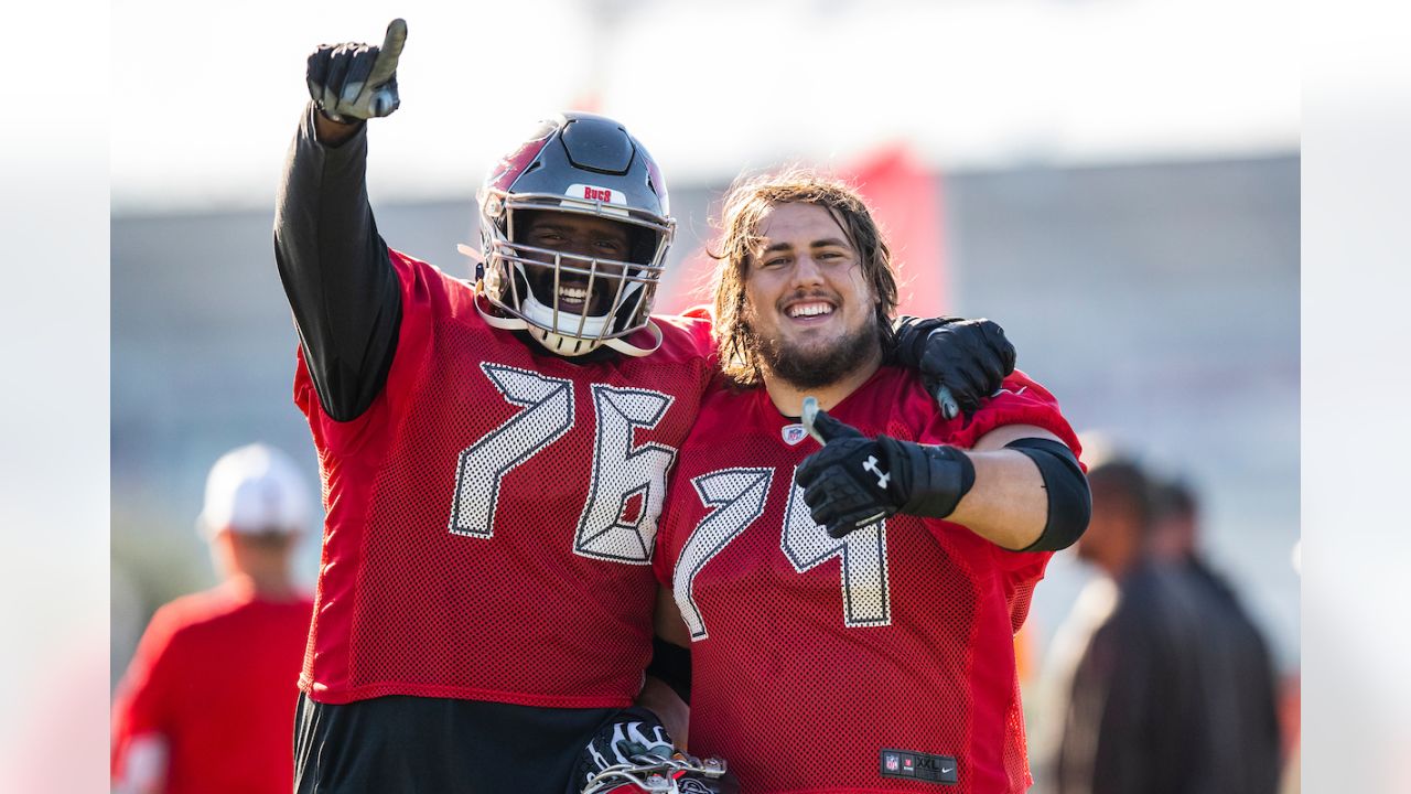 Tampa Bay Buccaneers downgrade OG Ali Marpet to out against Los