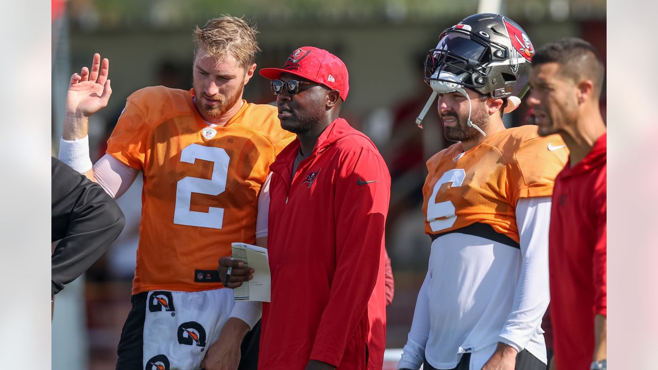 Tampa Bay Buccaneers Quarterback Coach Thaddeus Lewis points out