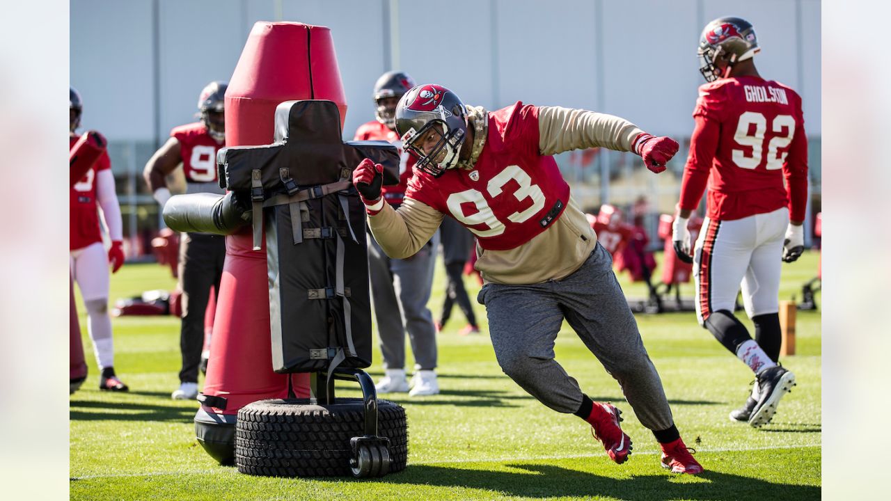 Watch Vita Vea, Tom Brady, Leonard Fournette, Ronald Jones