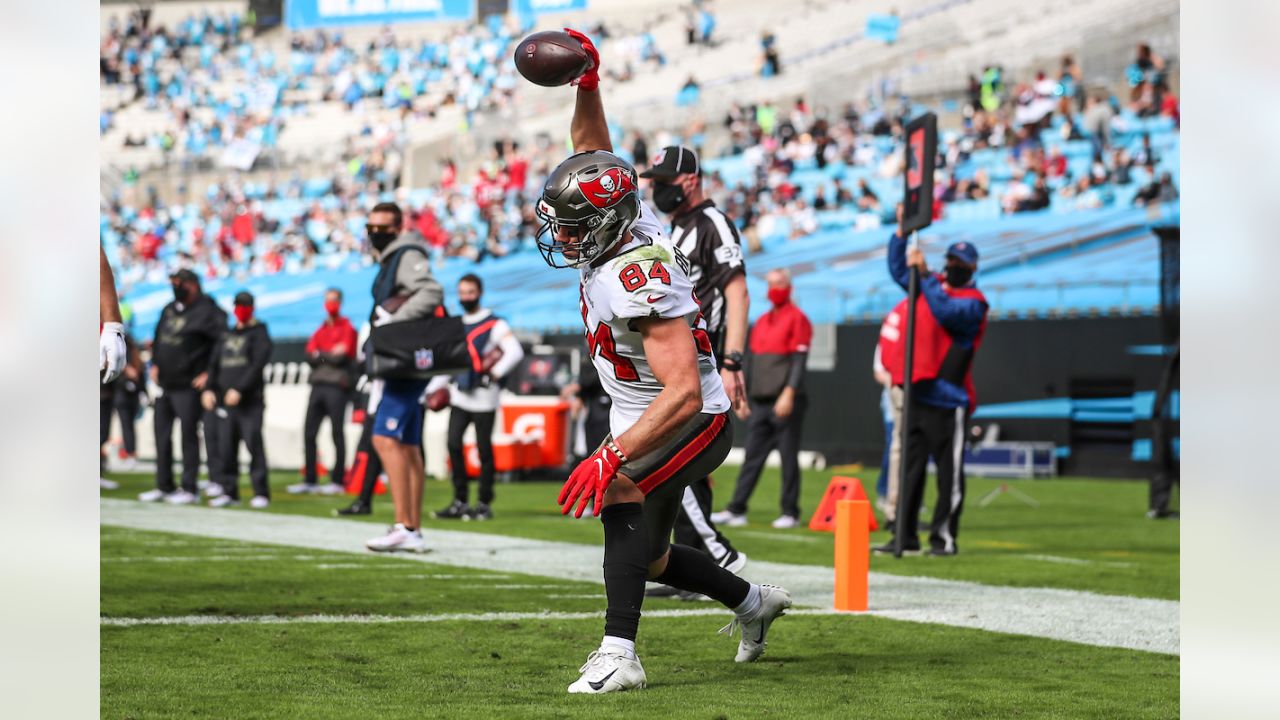 Tampa Bay Buccaneers 46-23 Carolina Panthers: Ronald Jones runs to