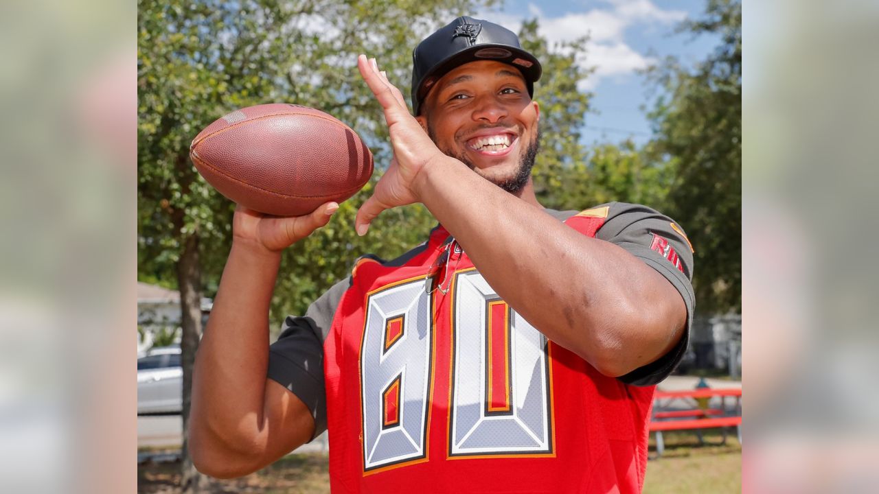 Watch: Buccaneers rookie O.J. Howard watches NFL debut through father's  eyes 