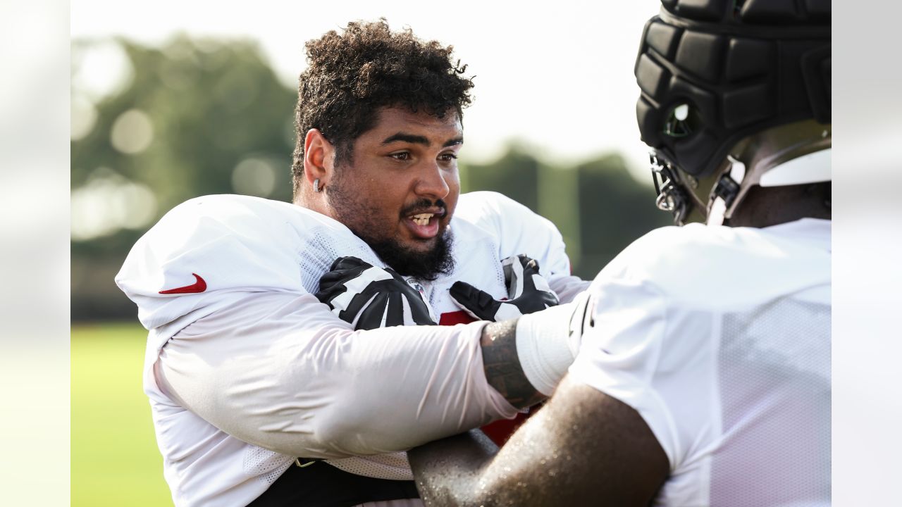 TAMPA, FL - AUGUST 07: Tampa Bay Buccaneers tight end Ko Kieft (41) catches  a pass during the Tampa Bay Buccaneers Training Camp on August 07, 2022 at  the AdventHealth Training Center