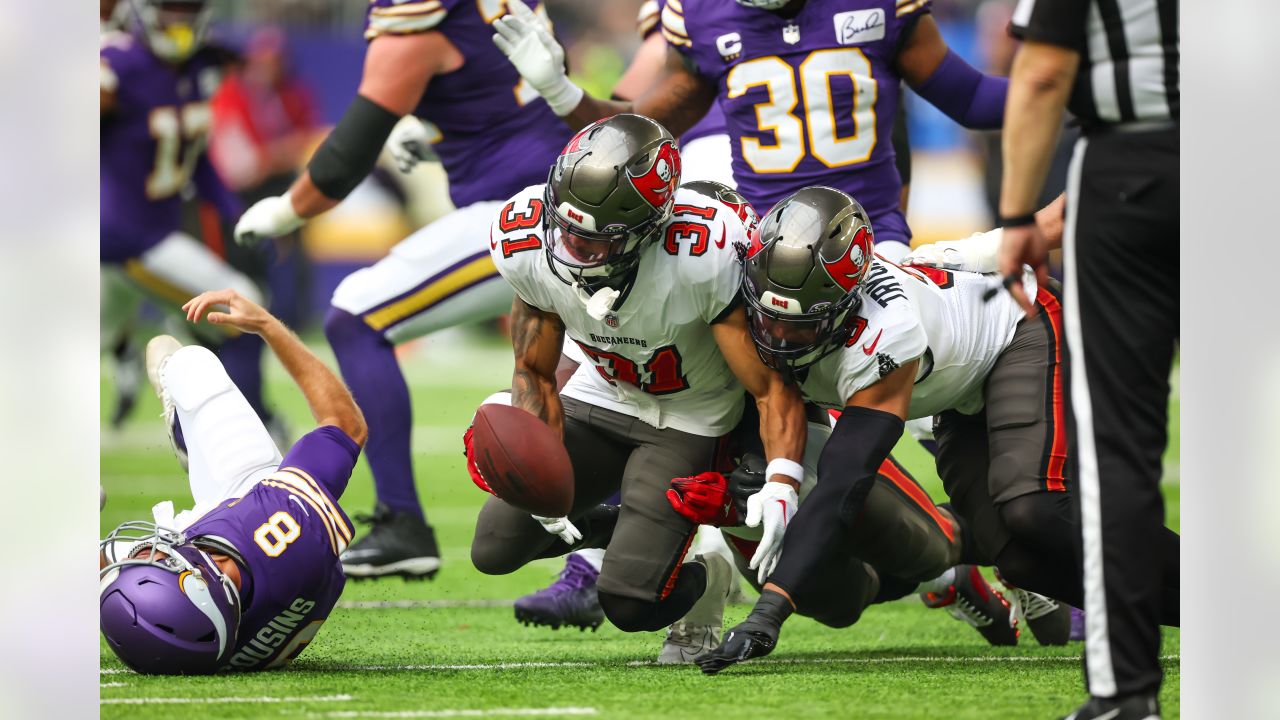 Live updates: Bucs upset Vikings in regular-season opener