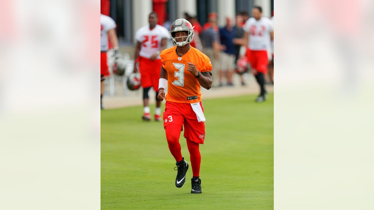 Winston visits Tennessee Titans.wears Mike Alstott Foundation shirt :  r/buccaneers