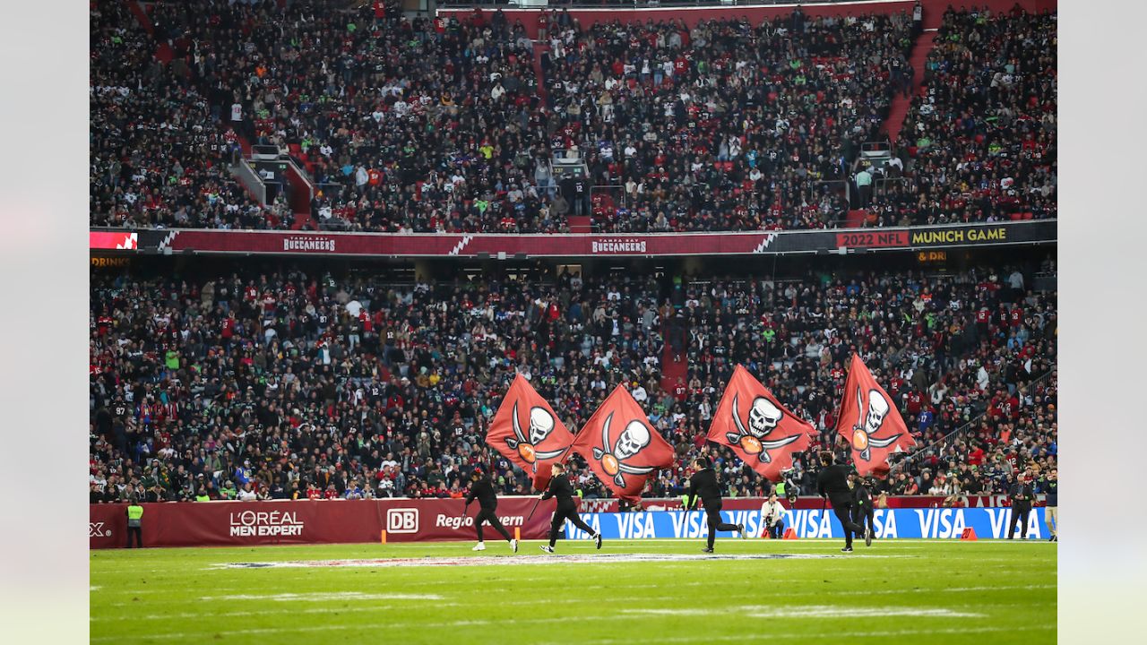 PHOTOS: Seahawks Get Loose In Munich