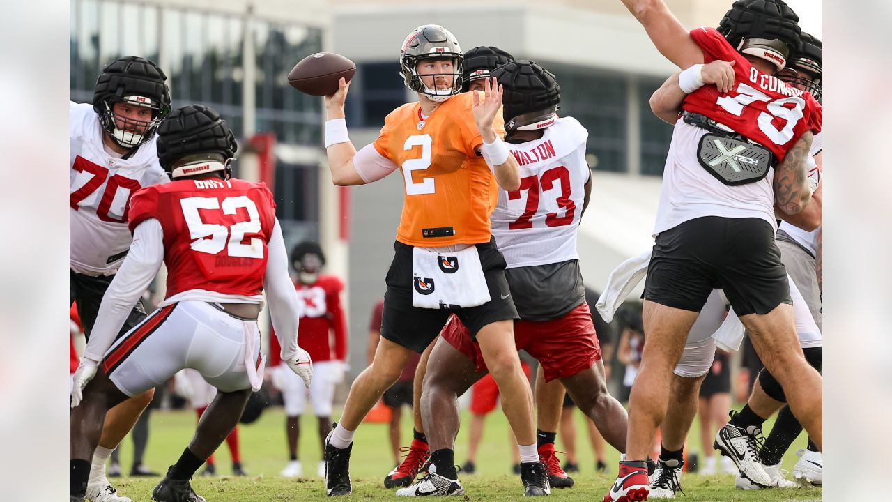 TAMPA, FL - AUGUST 07: Tampa Bay Buccaneers tight end Ko Kieft (41) catches  a pass during the Tampa Bay Buccaneers Training Camp on August 07, 2022 at  the AdventHealth Training Center