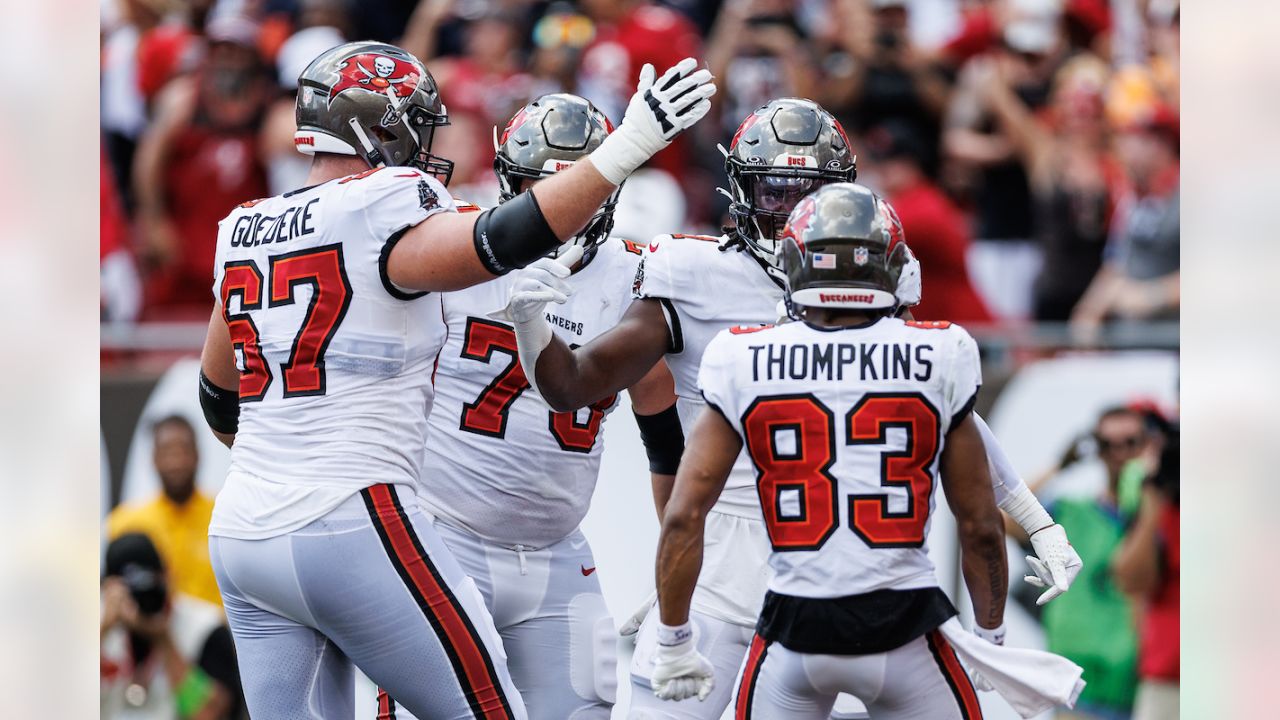 Vita Vea Pulled Off This Jersey Exchange With Grace And Aplomb