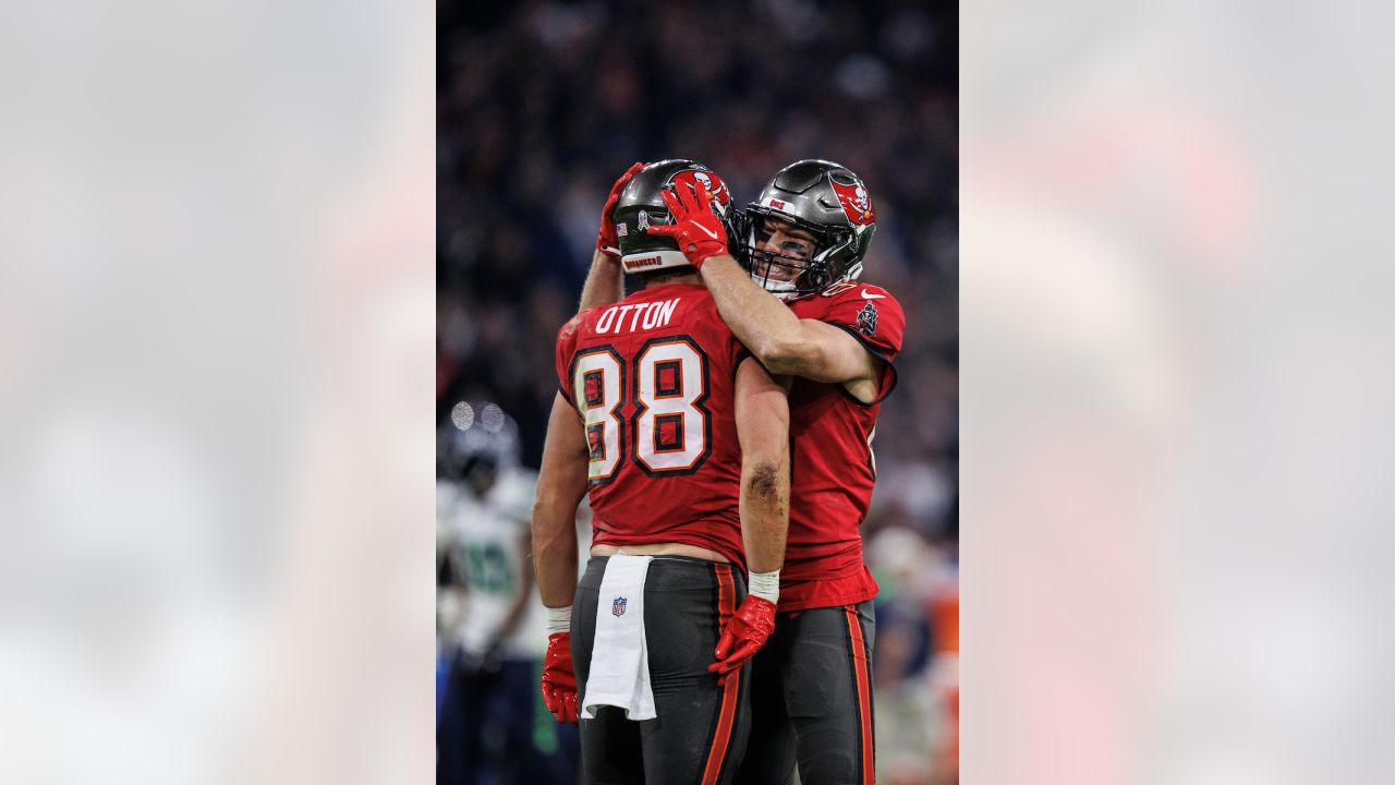 Tampa Bay Buccaneers #84 Cameron Brate Red Color Rush Legend Jersey