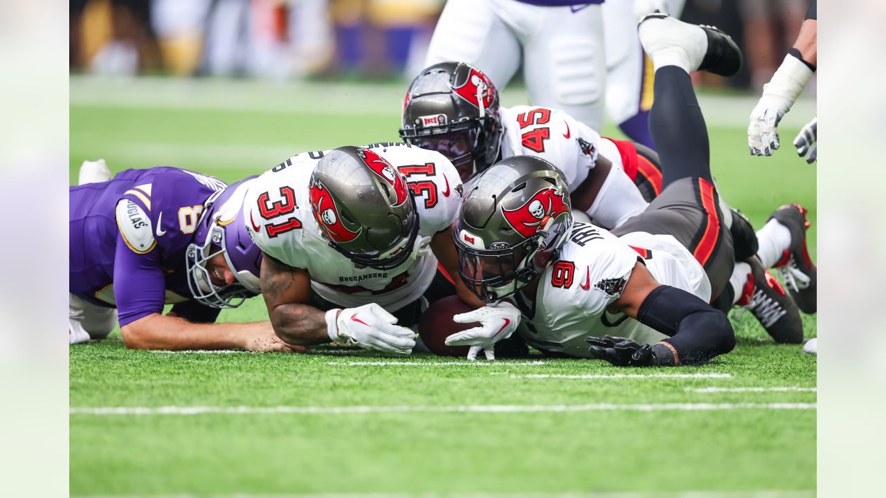 Live updates: Bucs upset Vikings in regular-season opener