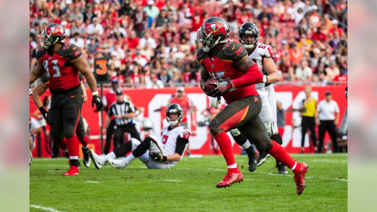 Former Ducks: Blount runs Bucs to MNF victory