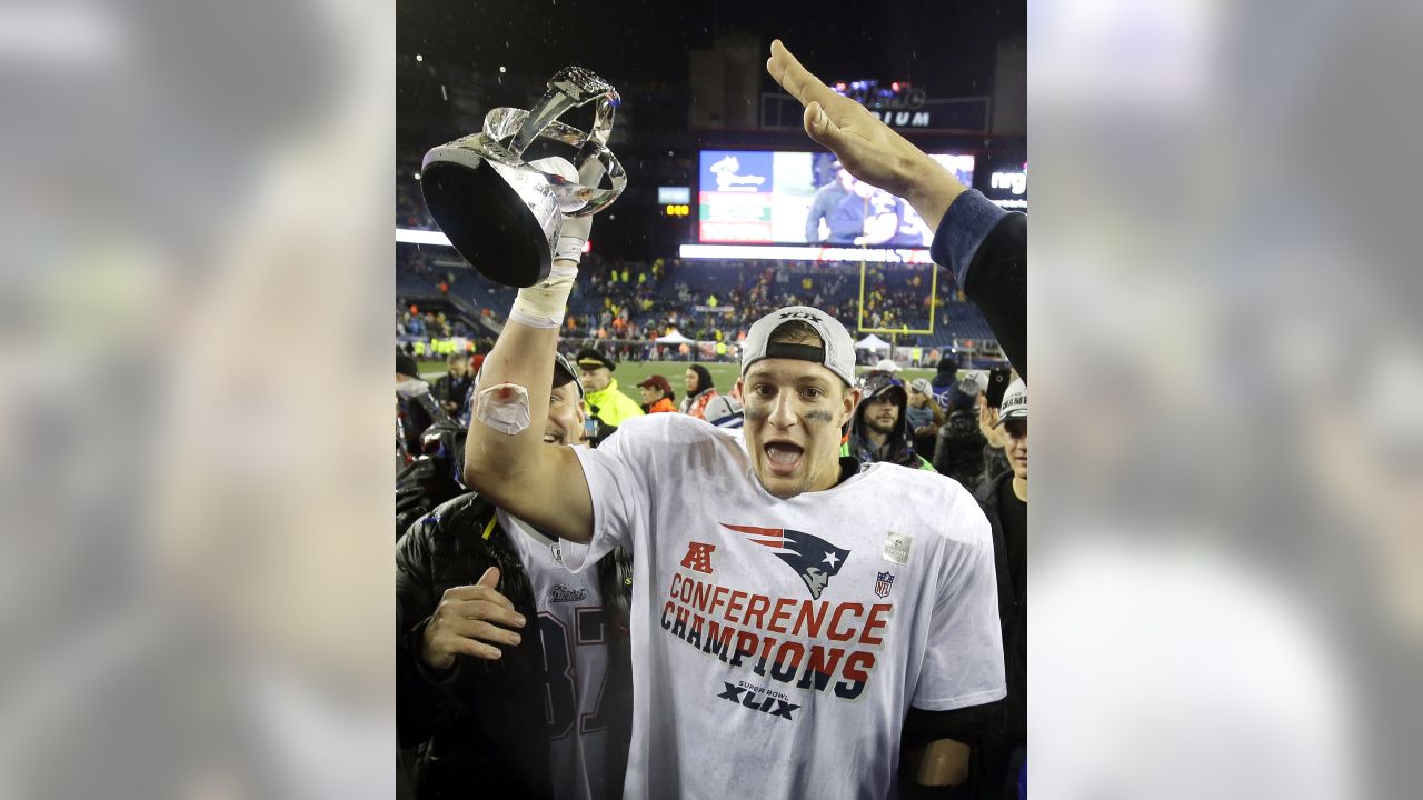 Rob Gronkowski: Patriots player wears Syracuse basketball gear to game