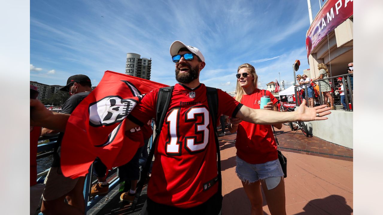 Tom Brady and Buccaneers Get 319 Diamond Super Bowl Rings