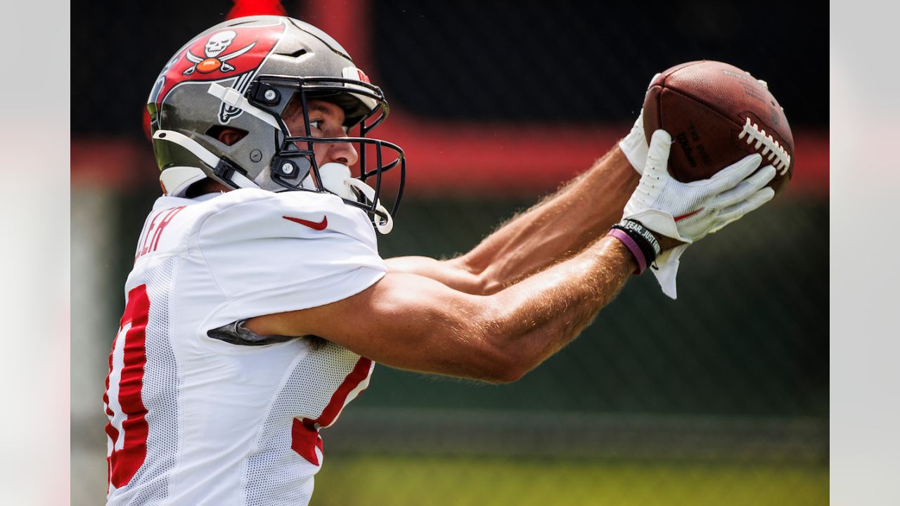 Tom Brady returns to practice with Bucs, who get good news at receiver too  - The Athletic