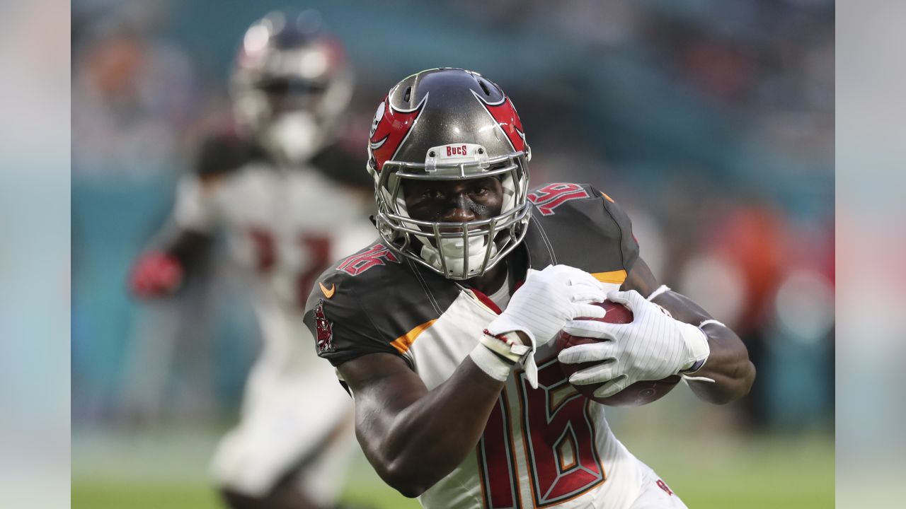 Miami, 08/09/08) (photo 3) Bucs wide receiver Dexter Jackson (10) during  pre-game warmups for Saturday night's preseason game vs. Miami..SUMMARY:  Tampa Bay Buccaneers at Miami Dolphins, Dolphin Stadium, Miami, FL (Credit  Image: ©