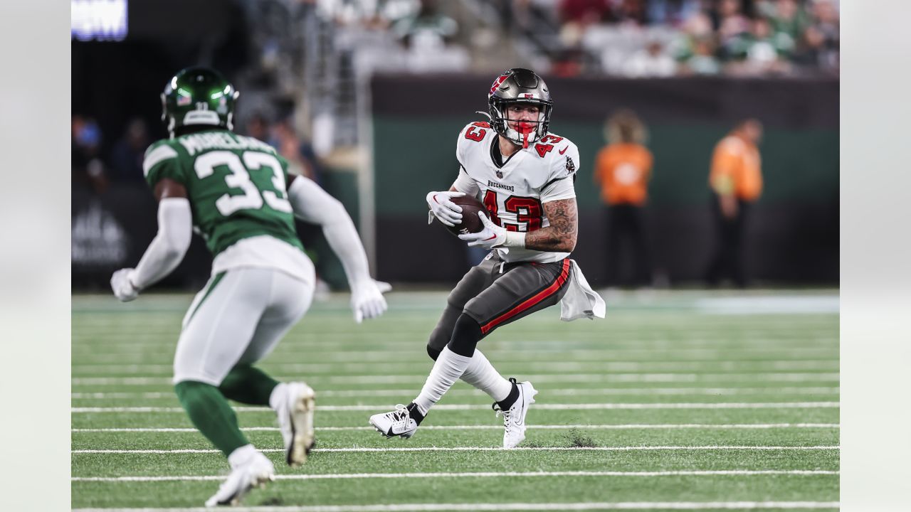 New York Jets linebacker Claudin Cherelus (41) in action against the Tampa  Bay Buccaneers during an NFL pre-season football game Saturday, Aug. 19,  2022, in East Rutherford, NJ. (AP Photo/Rich Schultz Stock