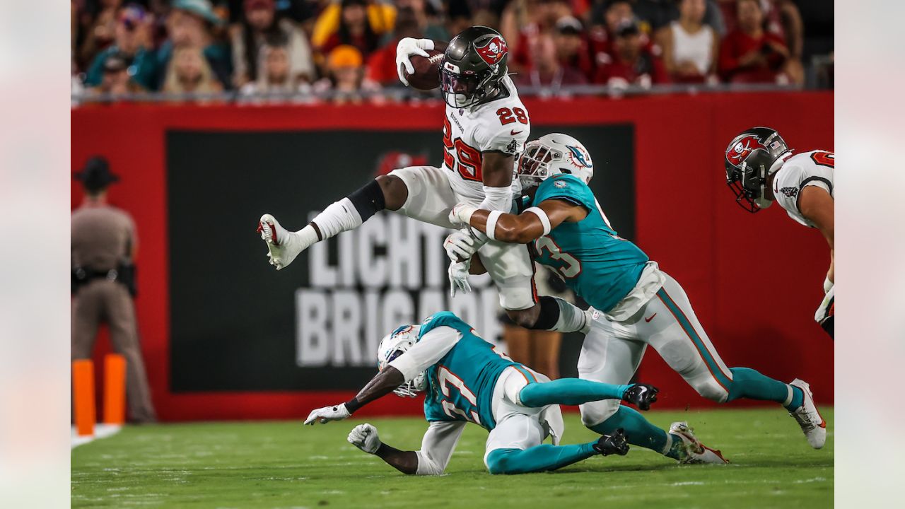 Bucs hold off Dolphins 22-19 for first victory