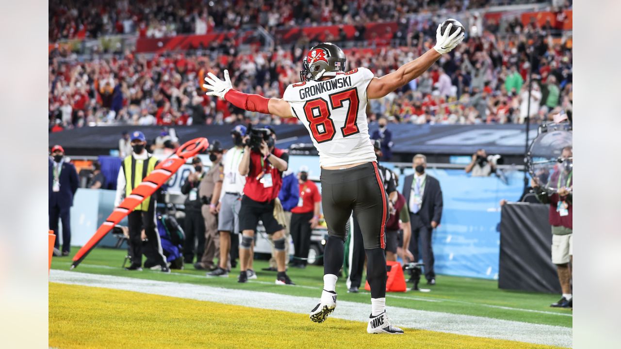 Tampa, United States. 07th Feb, 2021. Tampa Bay Buccaneers' Antonio Brown  grabs a catch above Kansas City Chiefs' Charvarius Ward (35) during the  first half of Super Bowl LV at Raymond James Stadium in Tampa, Florida on  Sunday, February 7, 2021