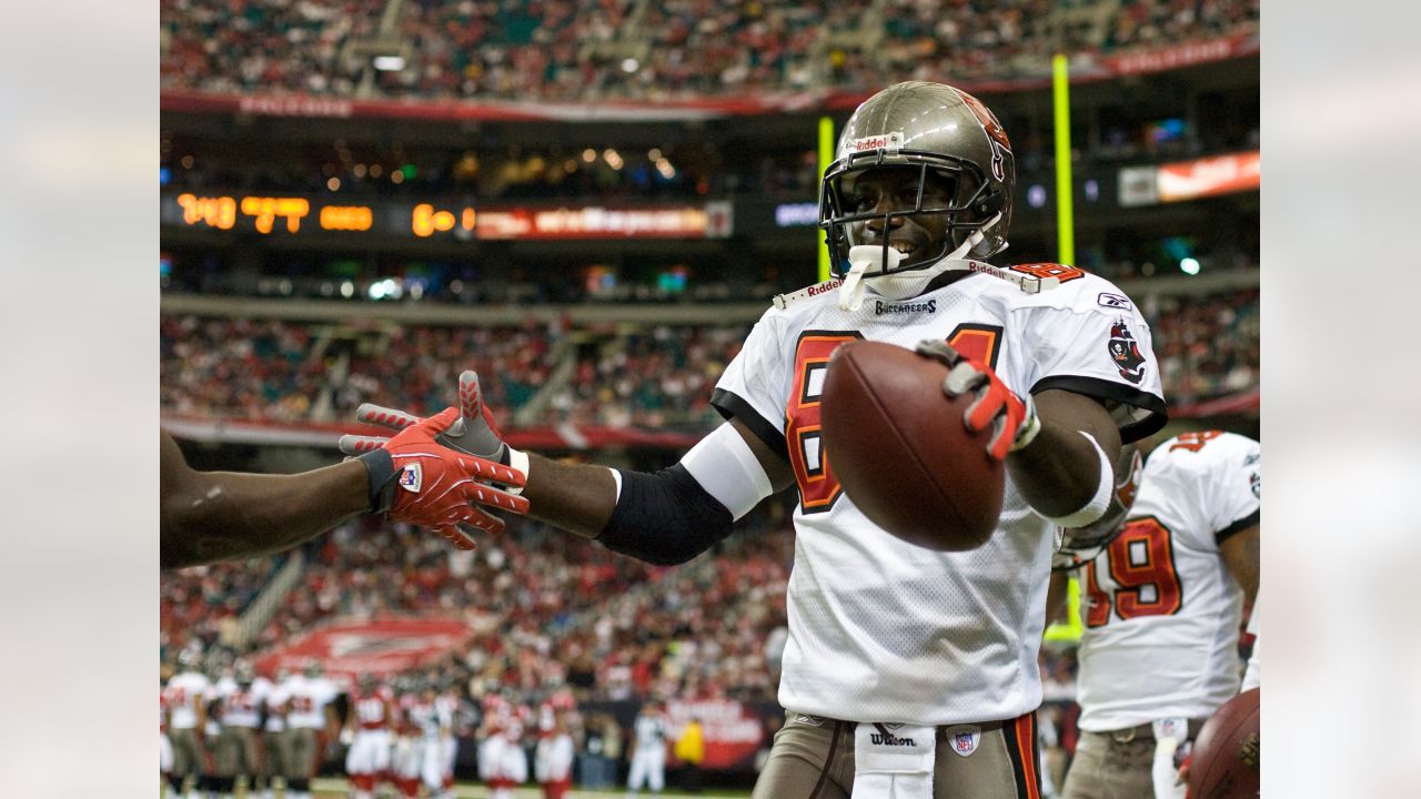 15 down, 1 to go! Bucs rock pewter for the final game against the Atlanta  Falcons at home. What if pewter jerseys existed in the Super Bowl era? :  r/buccaneers