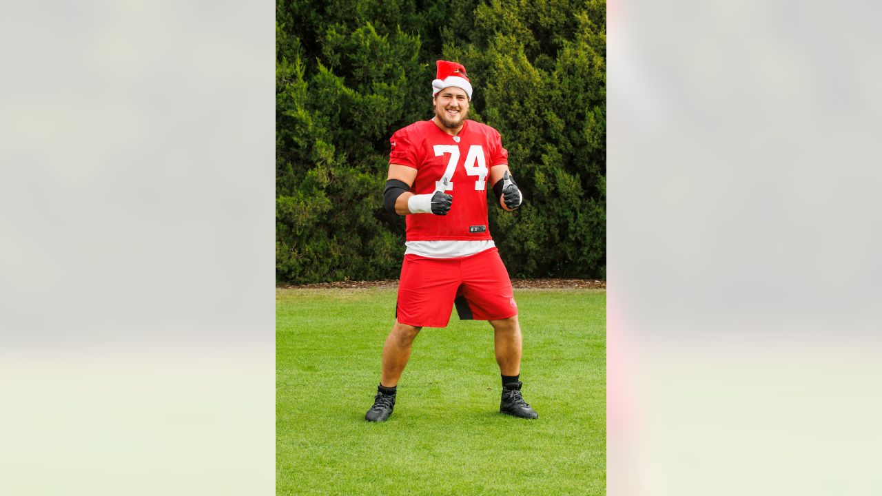 Ali Marpet in walking boot at Bucs practice - NBC Sports