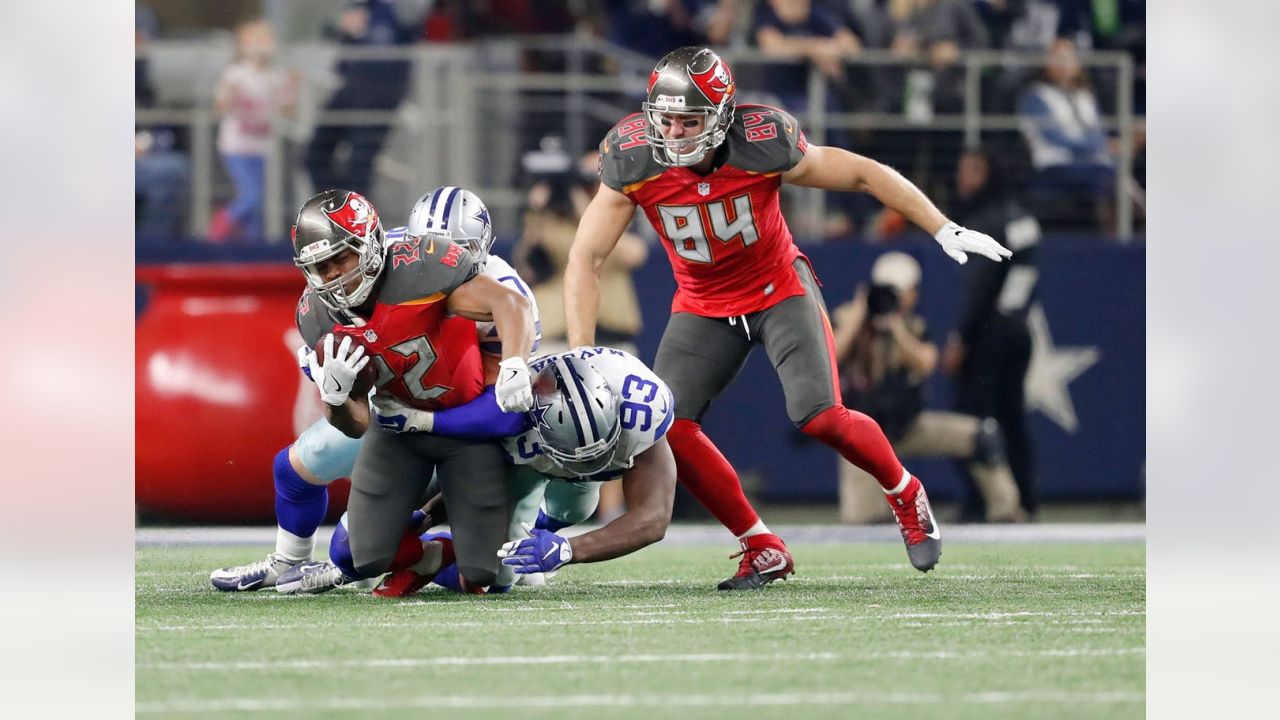 November 1, 2015: #84 Cameron Brate of the Tampa Bay Buccaneers in