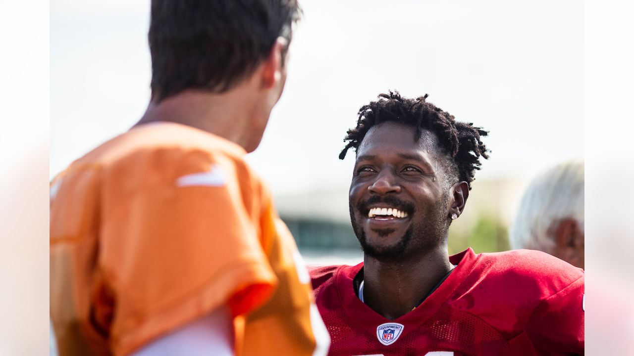 TAMPA, FL - AUG 19: Antonio Brown (81) of the Buccaneers listens to Tom  Brady (12) as he gives instructions during the Tennessee Titans & Tampa Bay  Buccaneers joint training camp on