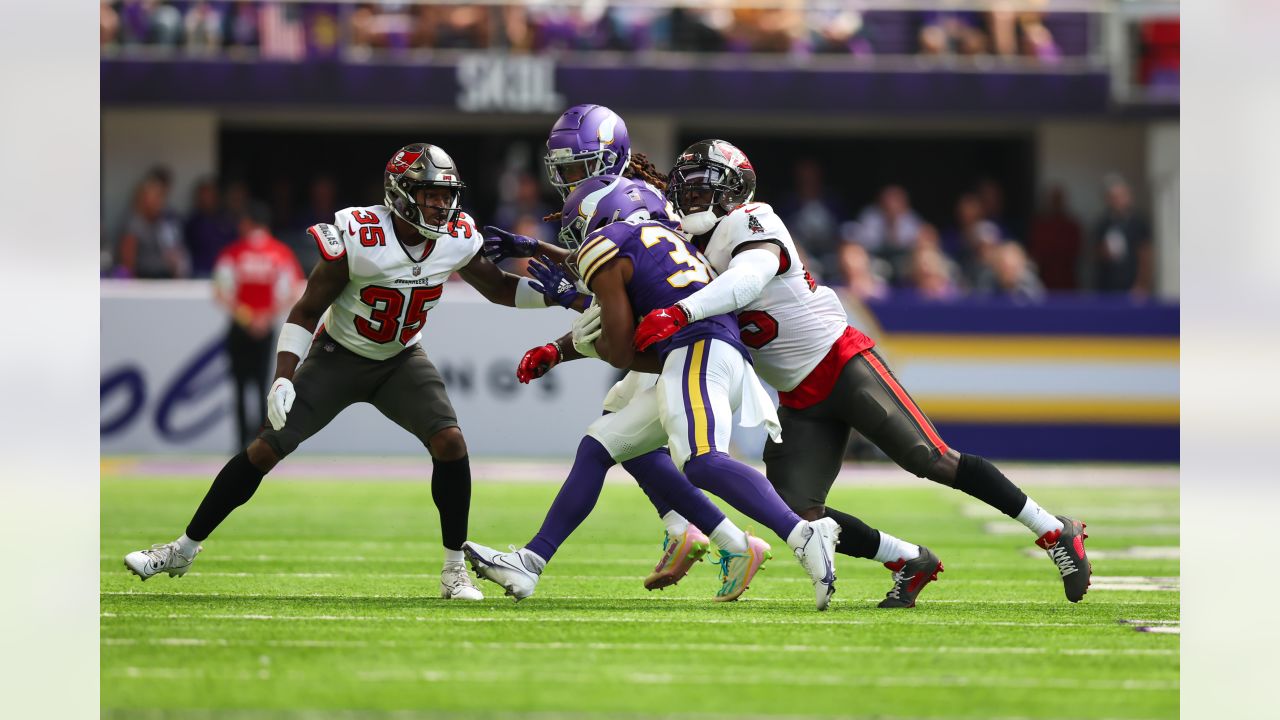 Live updates: Bucs upset Vikings in regular-season opener