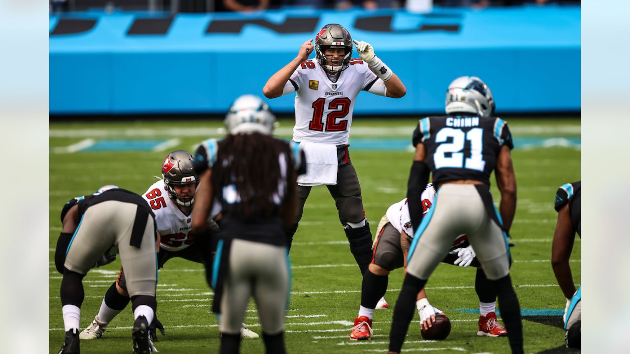 Tampa Bay Buccaneers 46-23 Carolina Panthers: Ronald Jones runs to