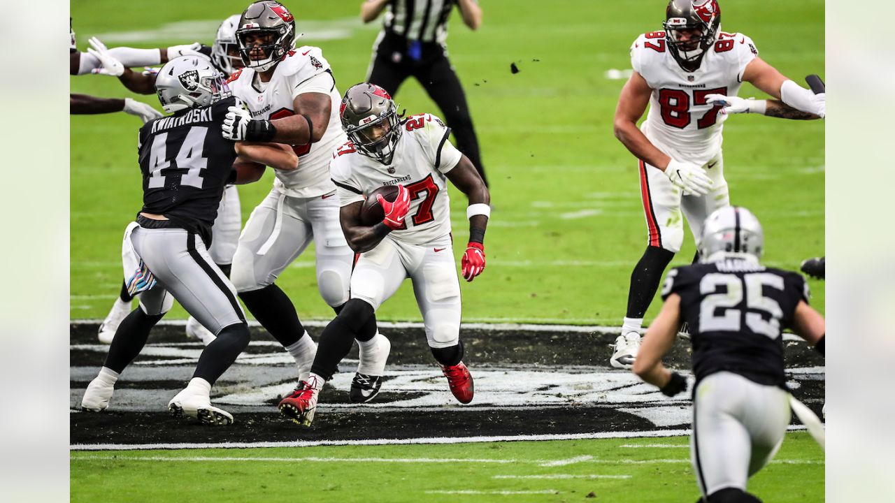 Buccaneers Topple Raiders 45-20, Move To 5-2 - Bucs Report